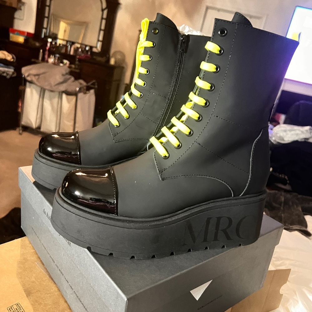 Black green and platform heel